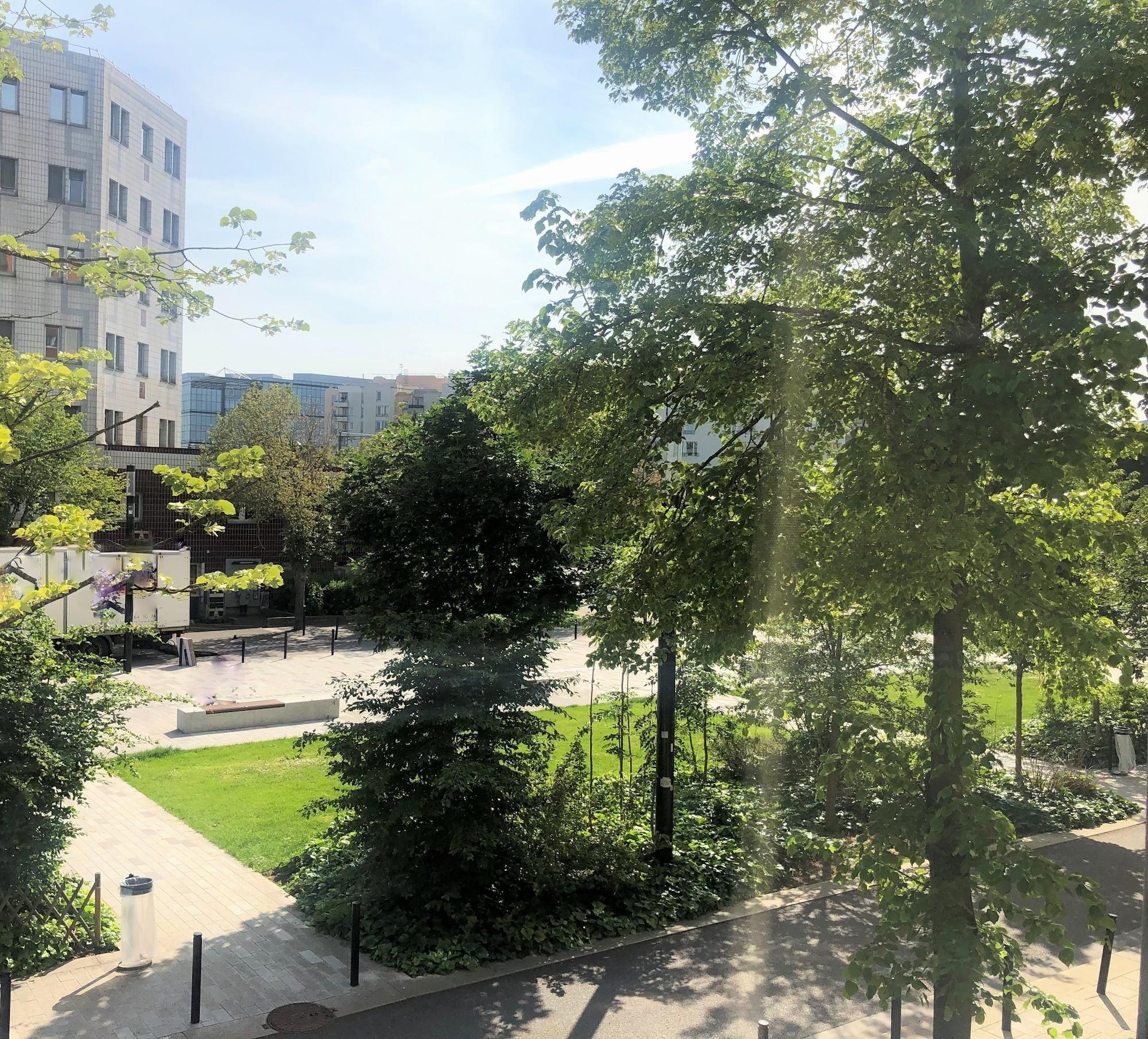 B&B Hotel Saint-Quentin-En-Yvelines Centre Gare 4 Etoiles Montigny-le-Bretonneux Exteriör bild