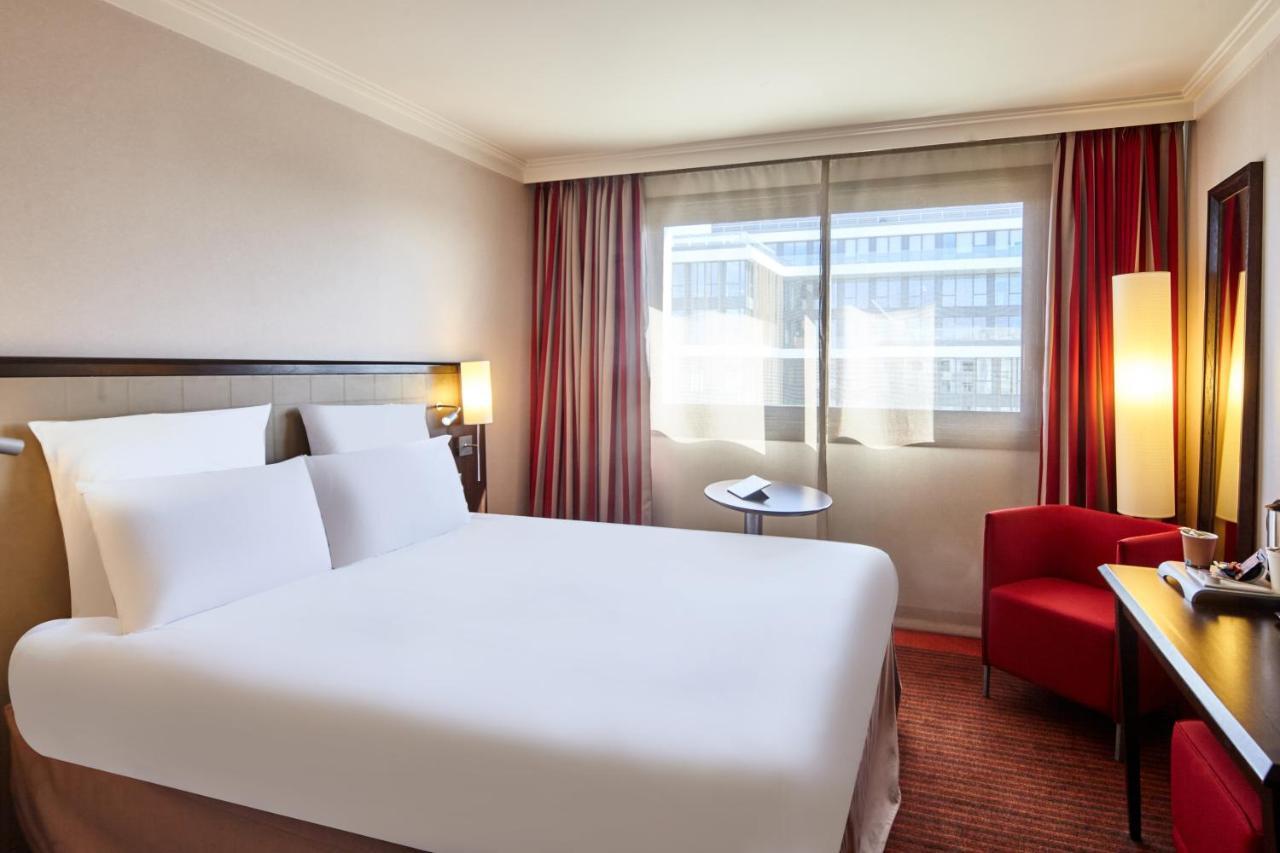 B&B Hotel Saint-Quentin-En-Yvelines Centre Gare 4 Etoiles Montigny-le-Bretonneux Exteriör bild