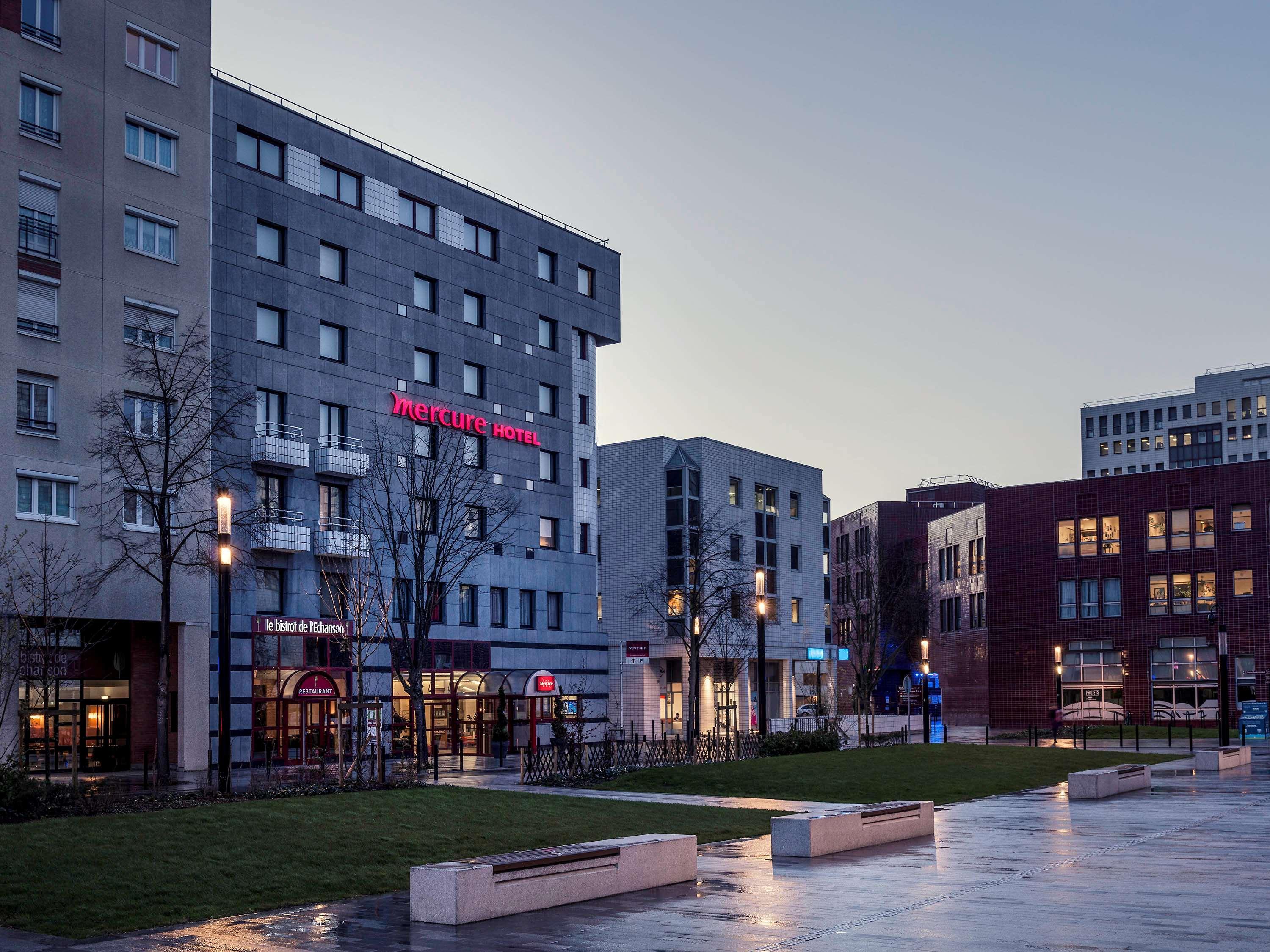 B&B Hotel Saint-Quentin-En-Yvelines Centre Gare 4 Etoiles Montigny-le-Bretonneux Exteriör bild