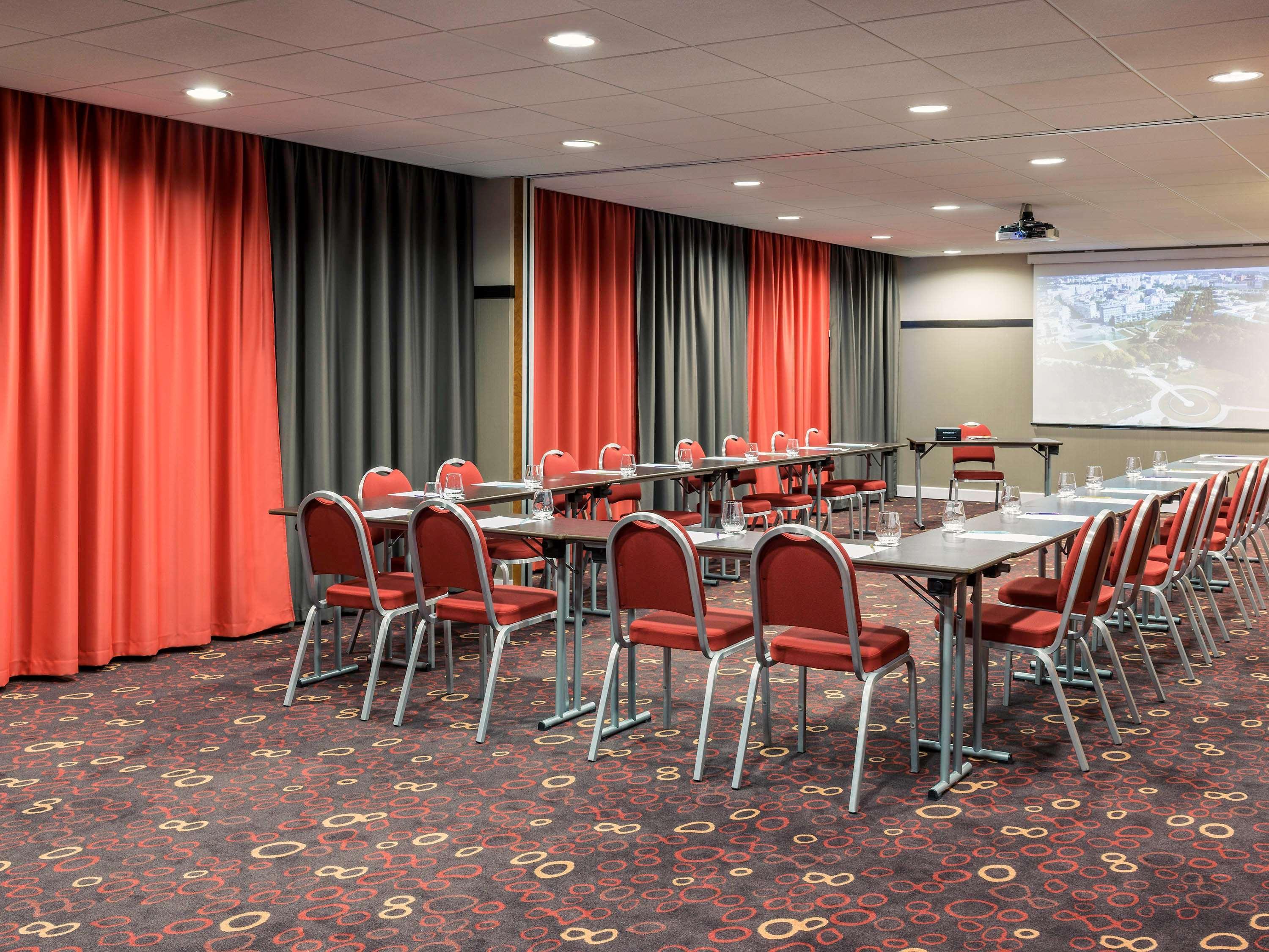 B&B Hotel Saint-Quentin-En-Yvelines Centre Gare 4 Etoiles Montigny-le-Bretonneux Exteriör bild