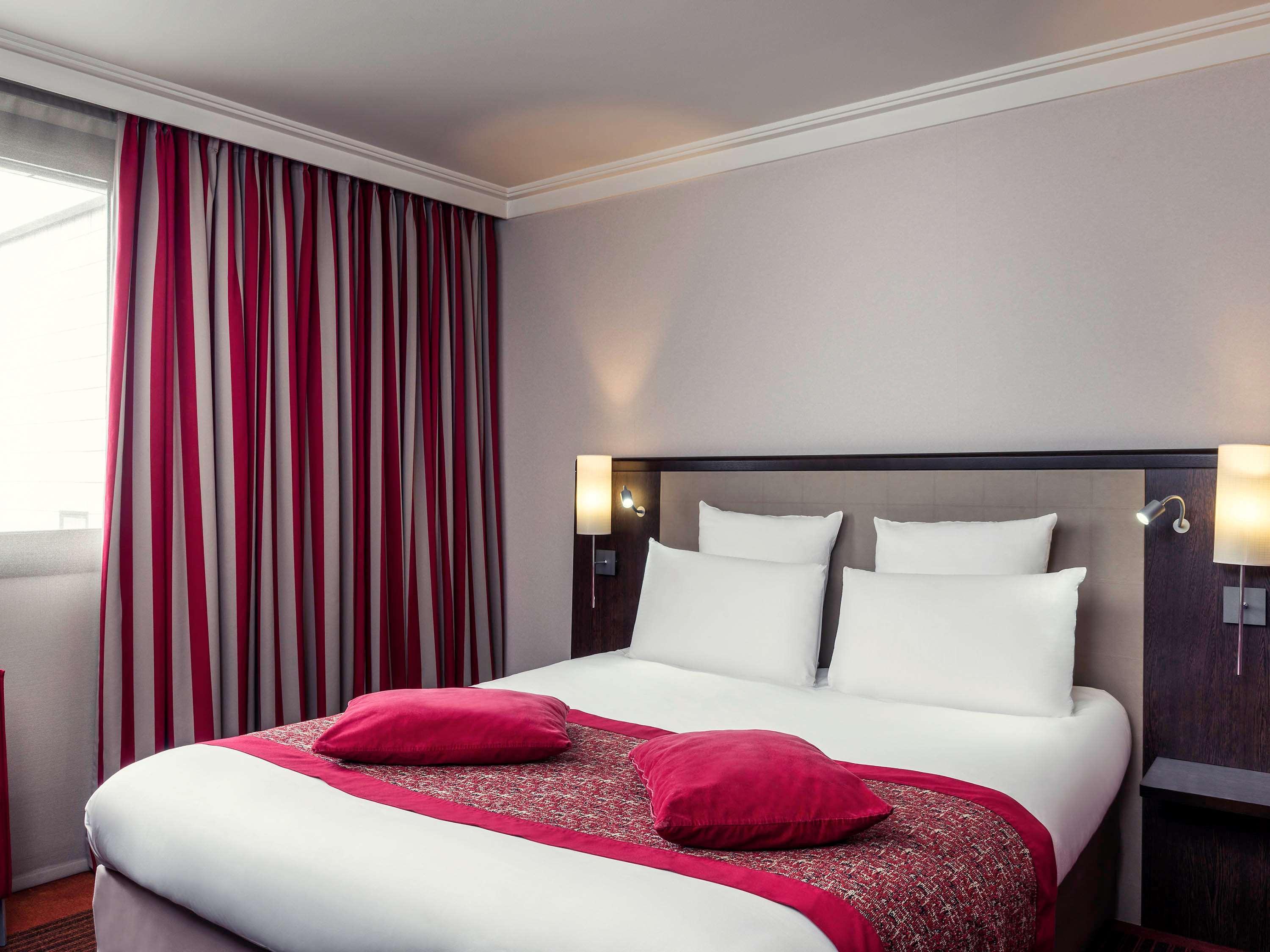B&B Hotel Saint-Quentin-En-Yvelines Centre Gare 4 Etoiles Montigny-le-Bretonneux Exteriör bild