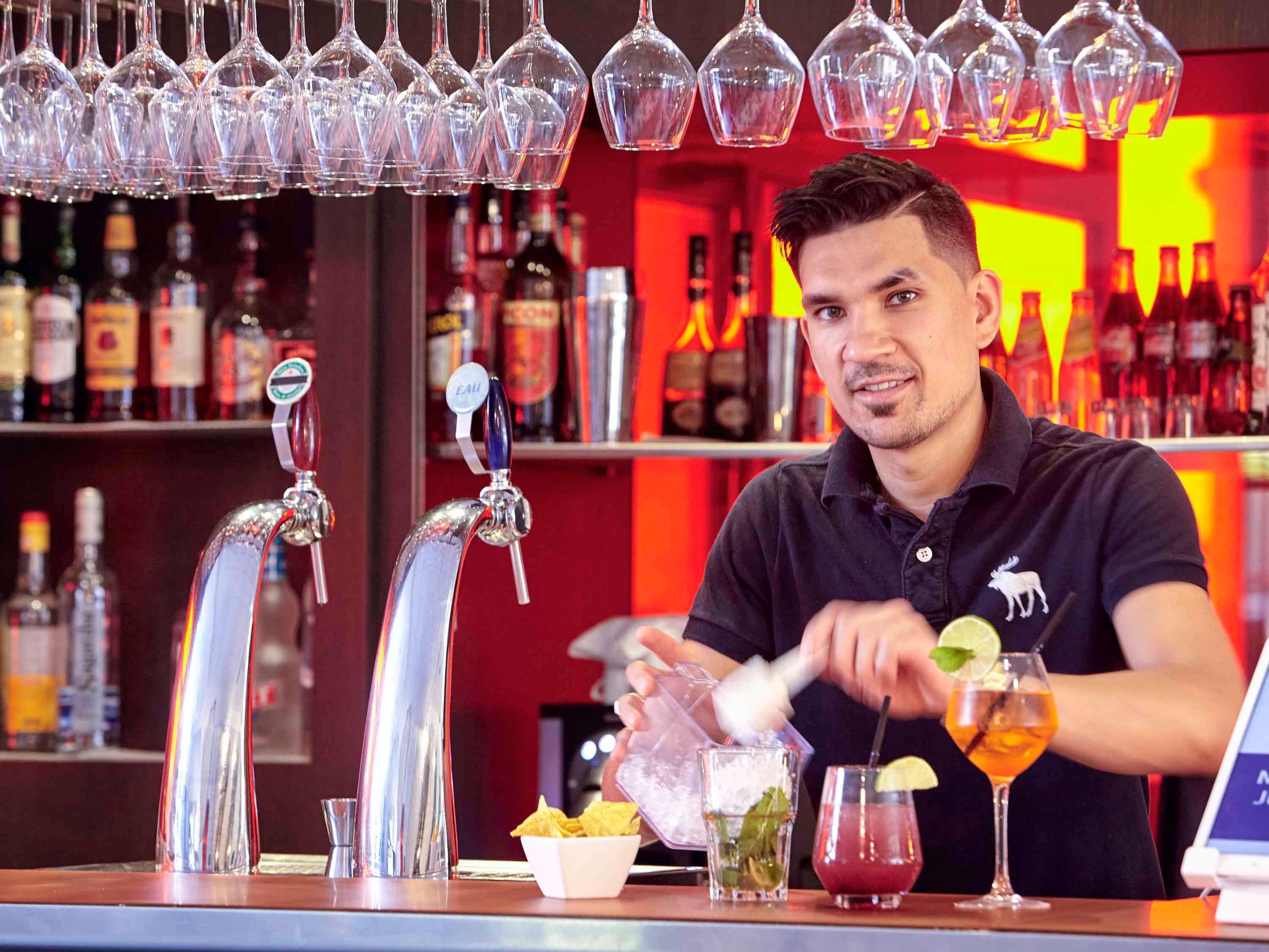 B&B Hotel Saint-Quentin-En-Yvelines Centre Gare 4 Etoiles Montigny-le-Bretonneux Exteriör bild