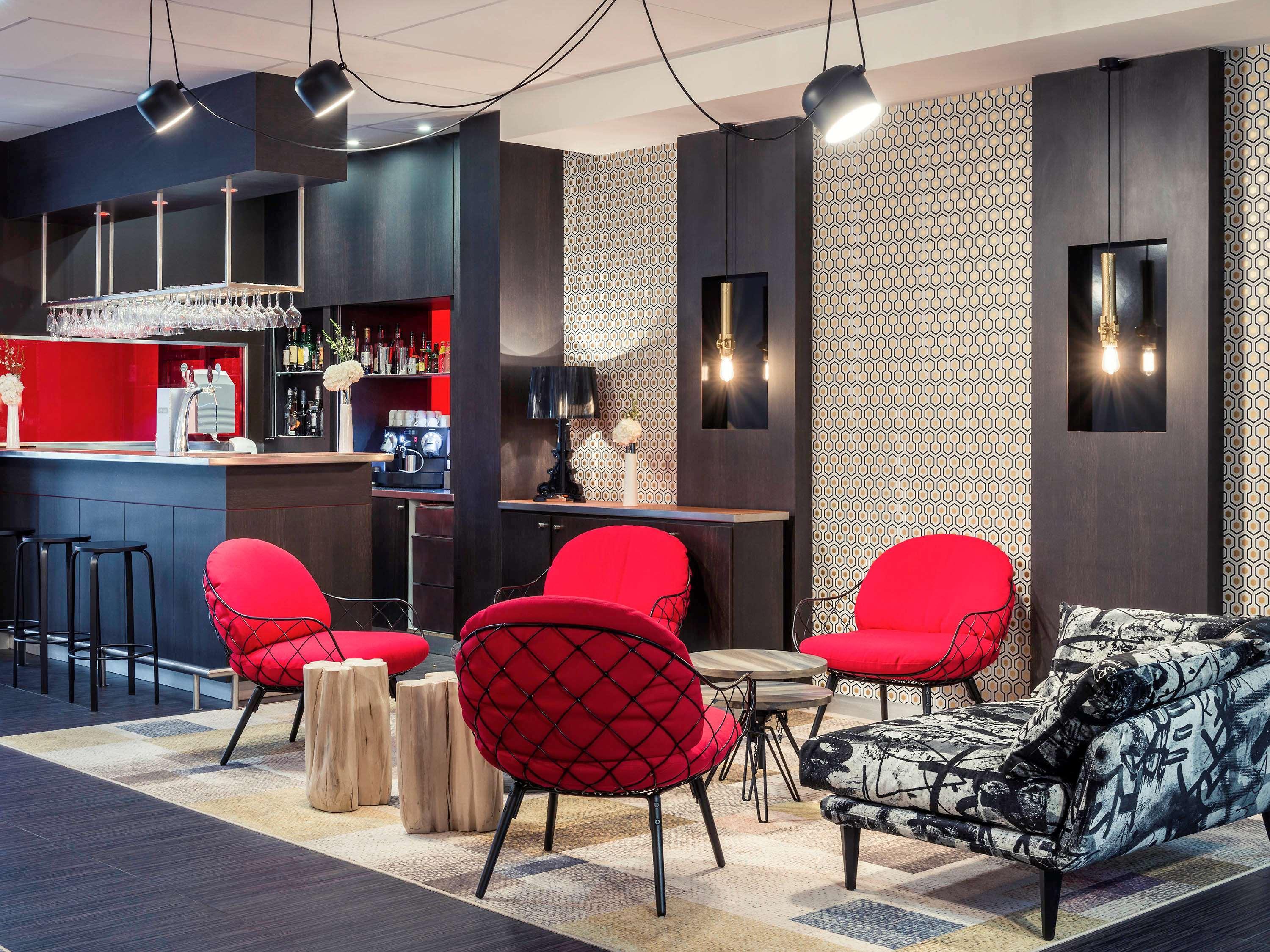 B&B Hotel Saint-Quentin-En-Yvelines Centre Gare 4 Etoiles Montigny-le-Bretonneux Exteriör bild