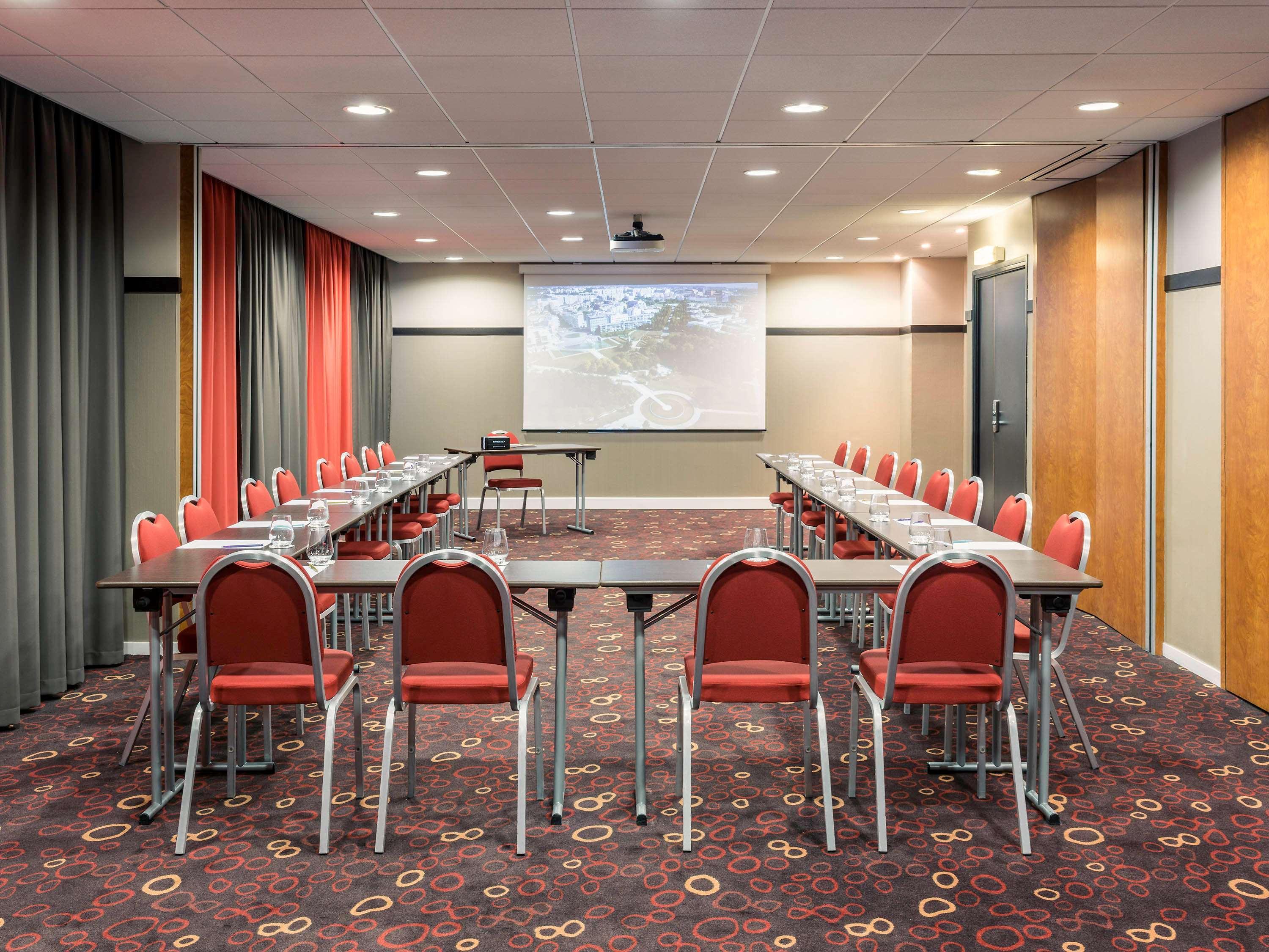 B&B Hotel Saint-Quentin-En-Yvelines Centre Gare 4 Etoiles Montigny-le-Bretonneux Exteriör bild