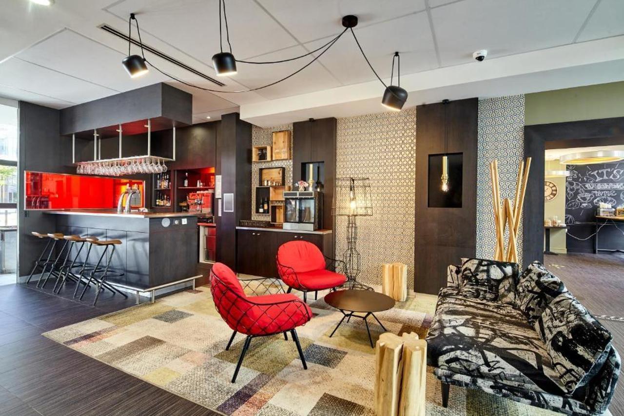 B&B Hotel Saint-Quentin-En-Yvelines Centre Gare 4 Etoiles Montigny-le-Bretonneux Exteriör bild