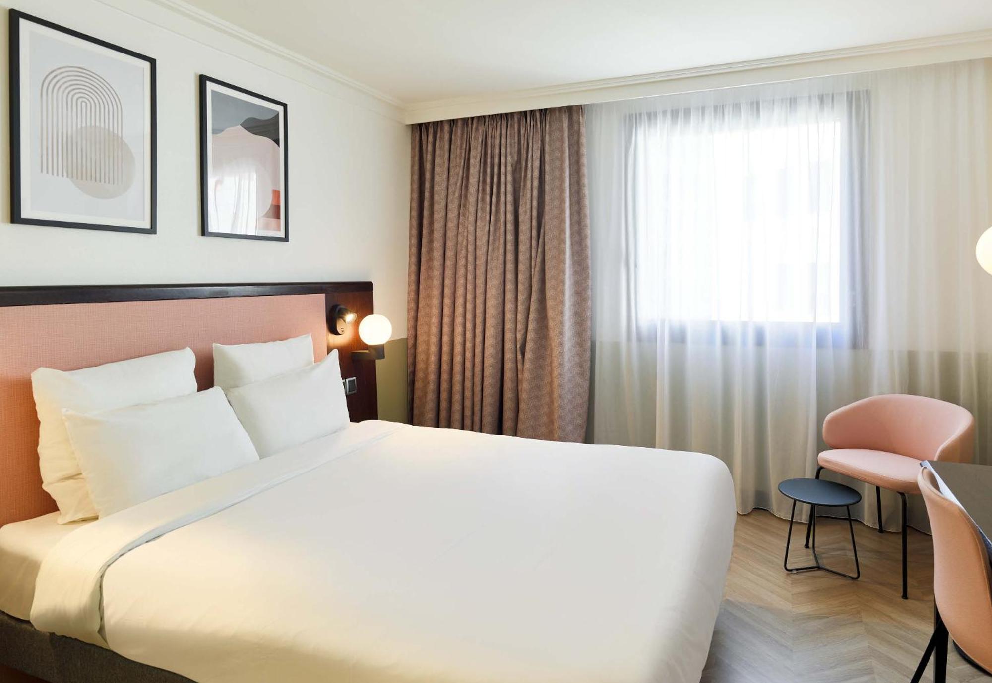 B&B Hotel Saint-Quentin-En-Yvelines Centre Gare 4 Etoiles Montigny-le-Bretonneux Exteriör bild