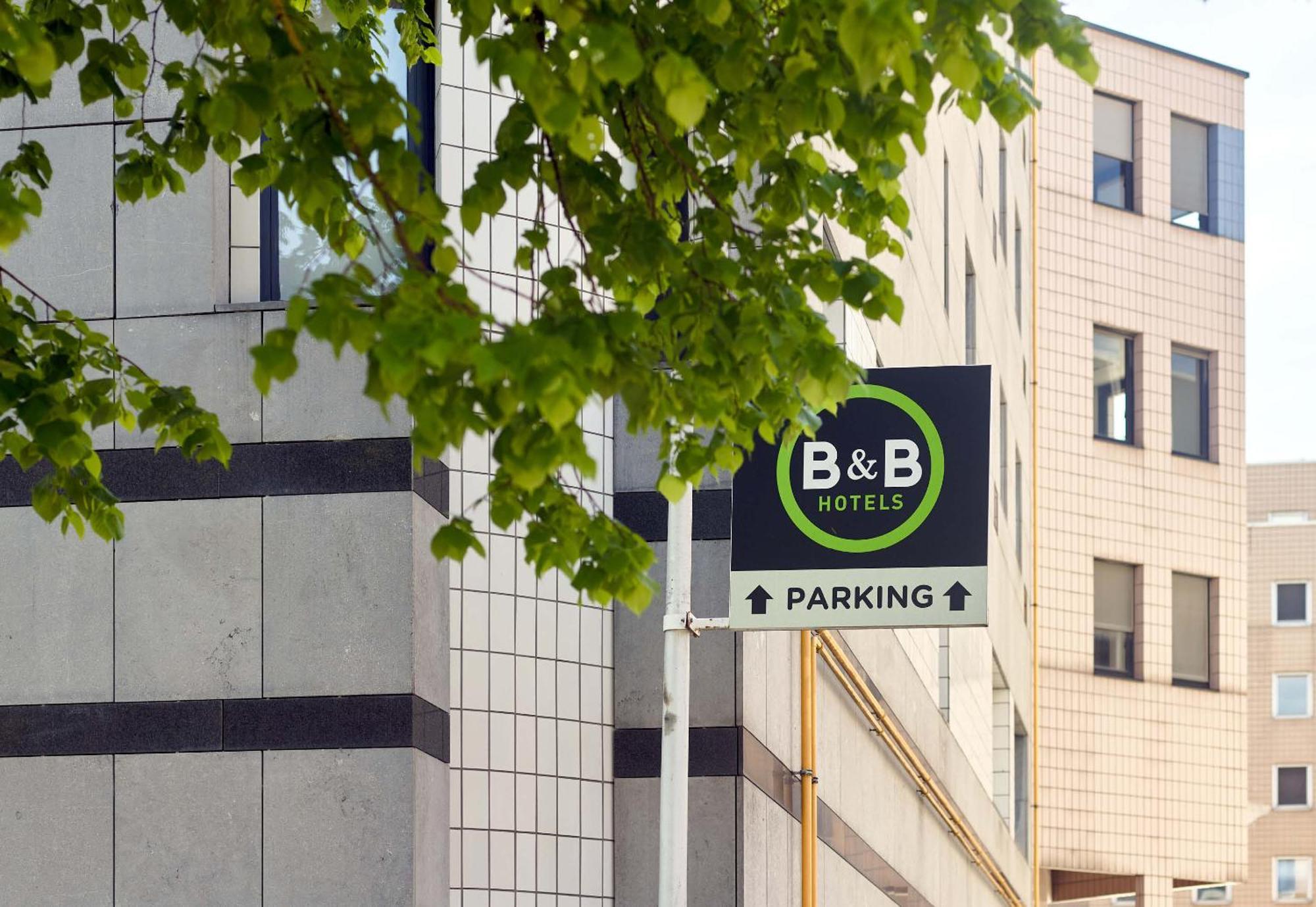 B&B Hotel Saint-Quentin-En-Yvelines Centre Gare 4 Etoiles Montigny-le-Bretonneux Exteriör bild